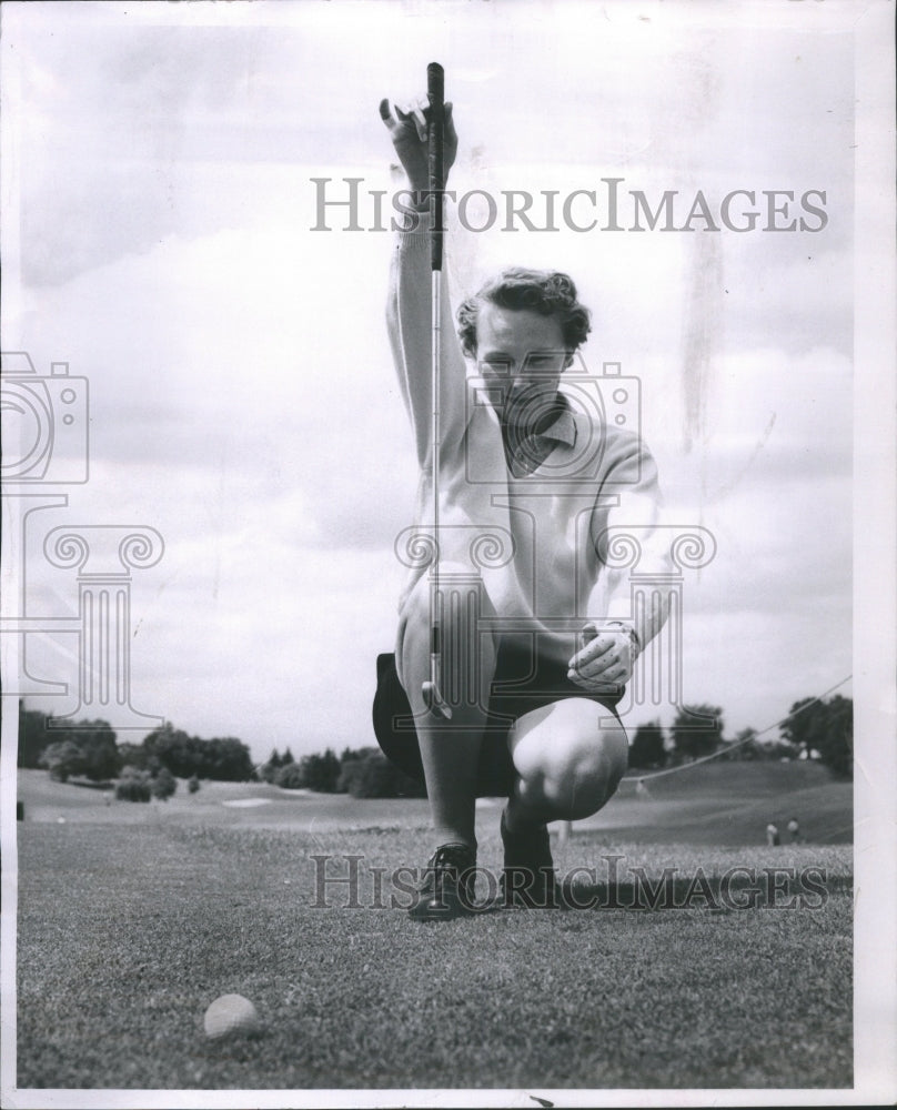 1960 Press Photo Mickey Wright Lines up Shot