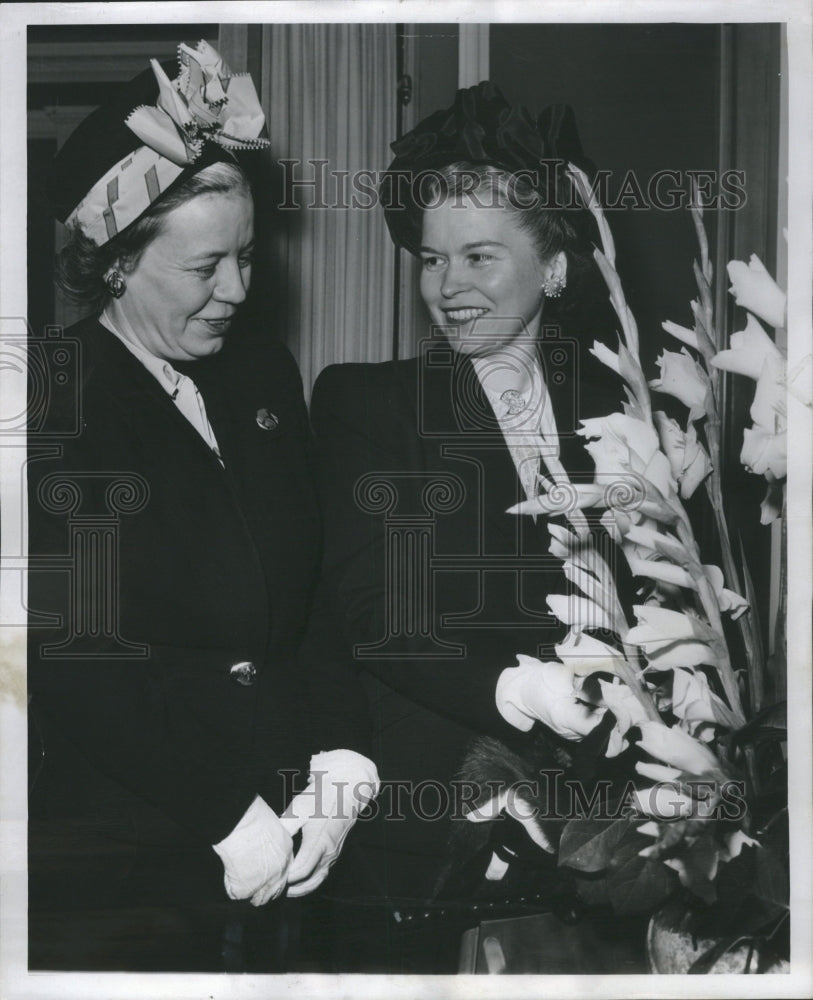 1946 Press Photo Mrs. George T. Trumbull Mrs. Richard