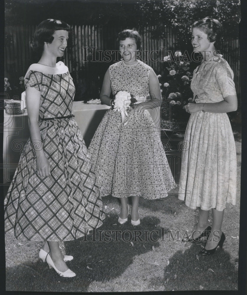 1956 Press Photo Susan Hough Martha HubbardBelle Atkin