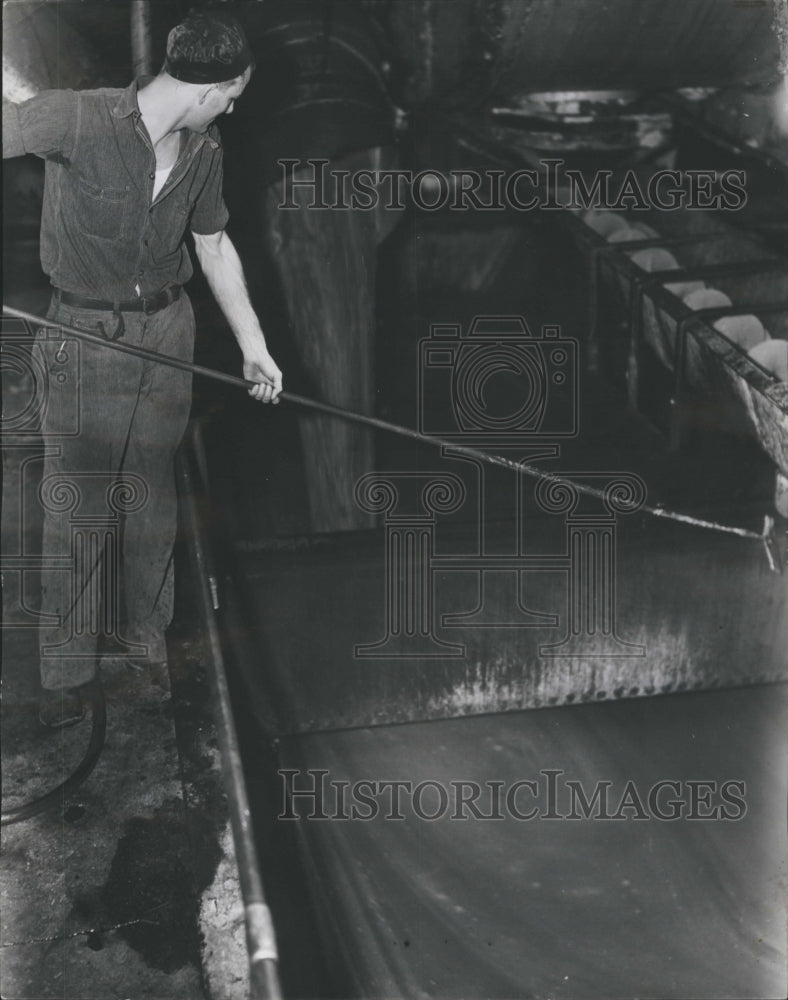 1938 Press Photo Beneath Sweet sticky Mass Solidatery