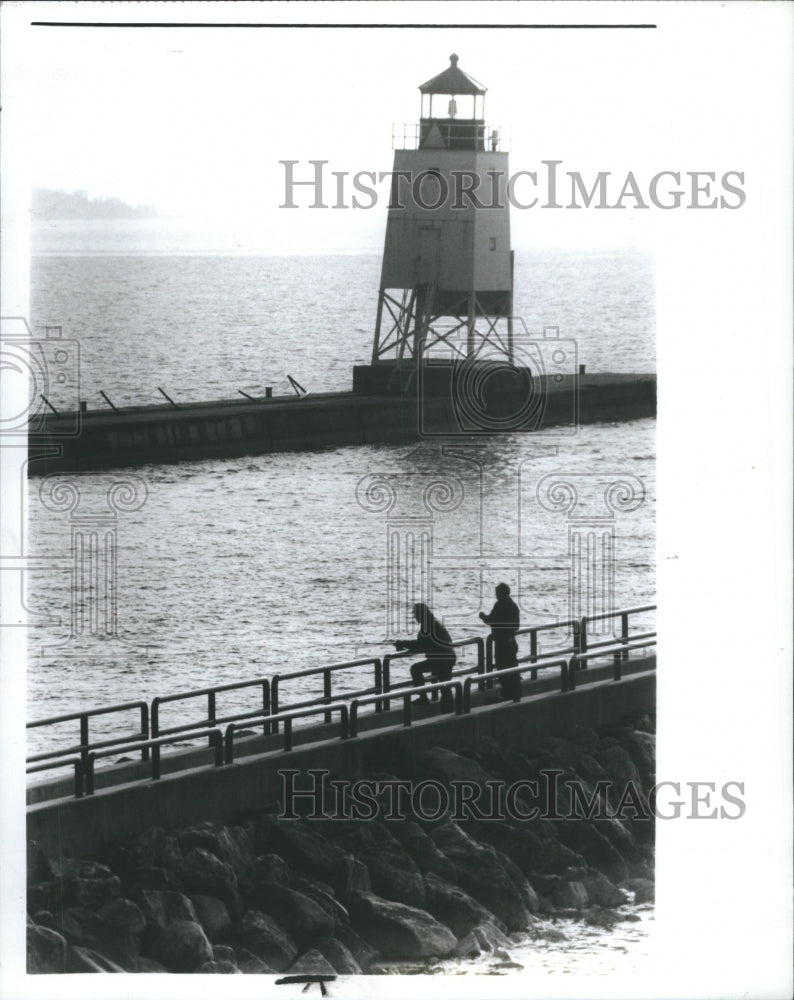 1988 Press Photo Anglers Charlevoix Army Corps Hurt