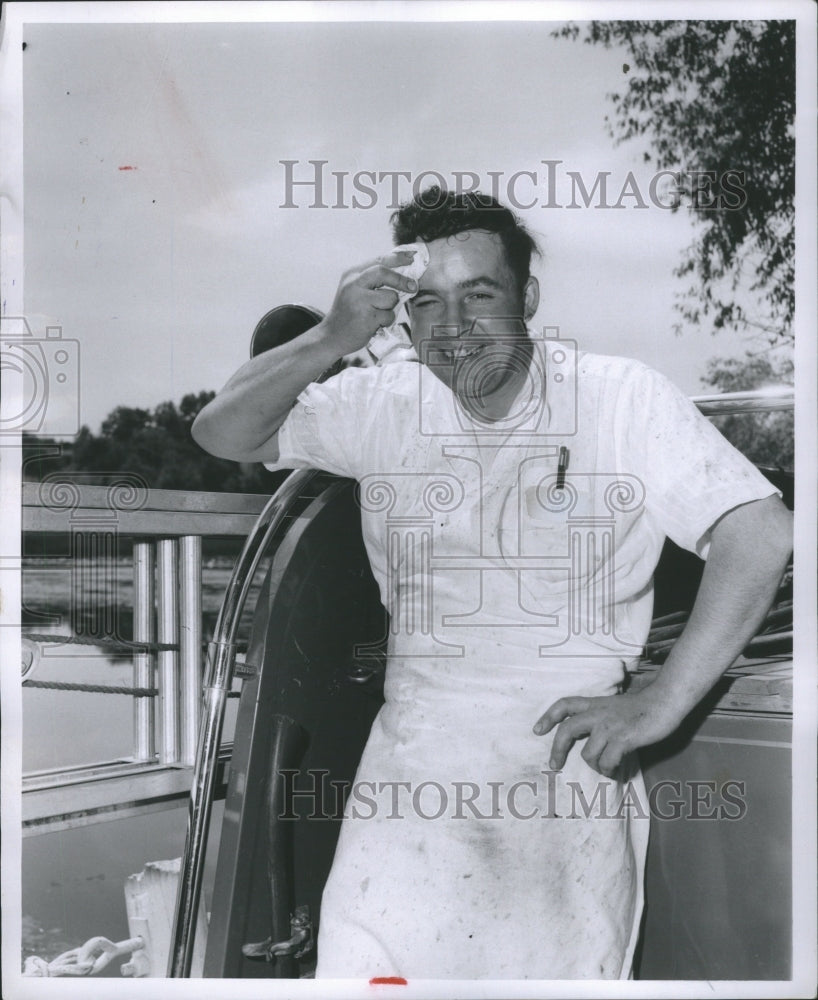 1954 Press Photo Harris Shultz Fireman Michigan