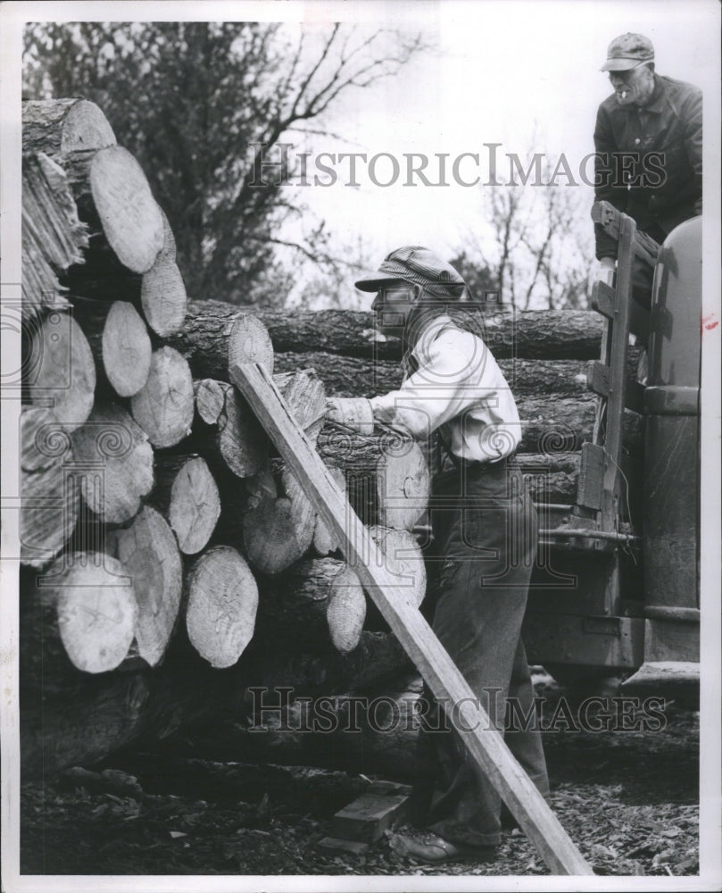 1951 Press Photo Ray Dewey Warner Wood Load Truck