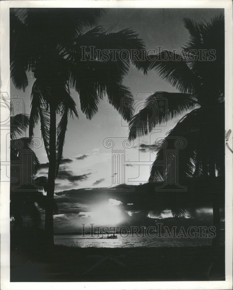 1962 Press Photo Sun Set Time Picture Trees Water