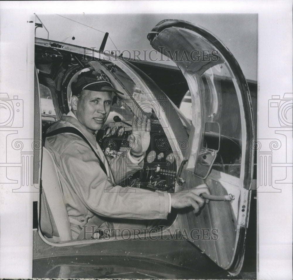 1958 Press Photo George Preston Williams Pilot Plane NY