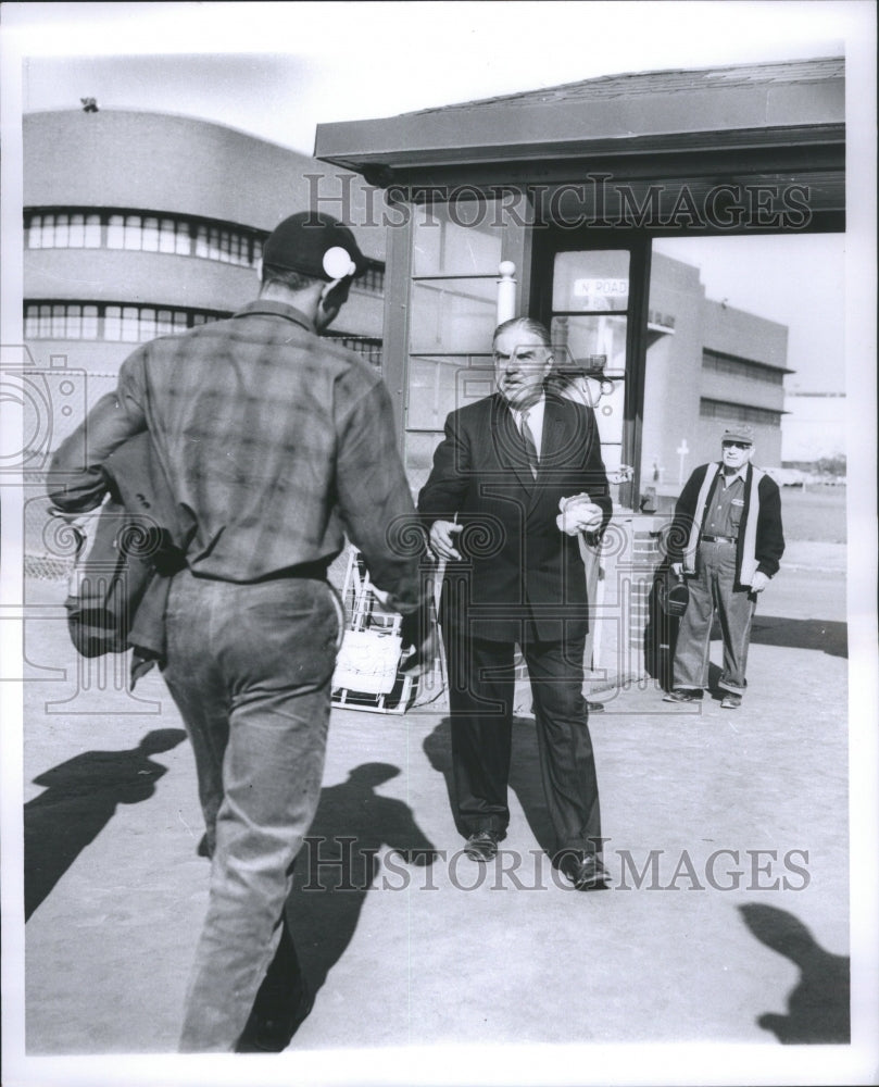 1964 Press Photo Staebler Businessman Campaign Ford