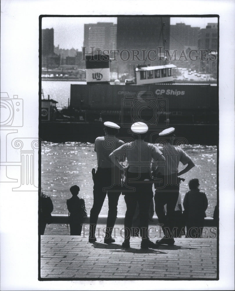 1979 Press Photo Spring River Guarded Sunny Detroit