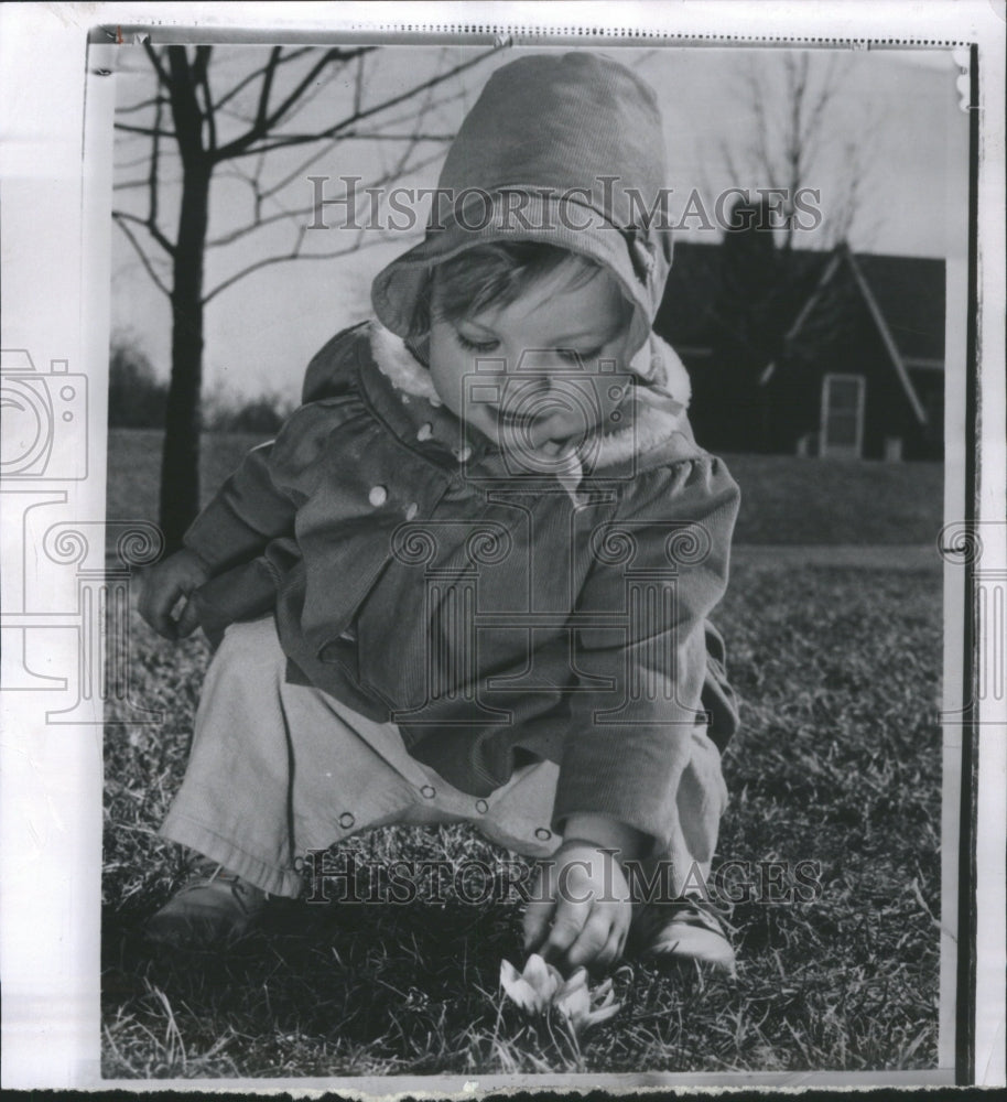 1959 Press Photo Spring Season Kid Flowers Garden