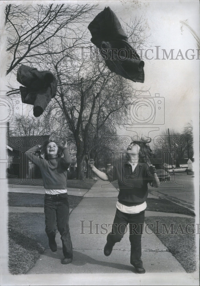 1973 Press Photo Season Spring Tom Wilke David Cratch