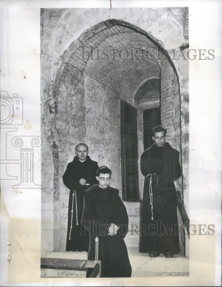 1947 Press Photo St Francis Shrine GI Italy Family Home