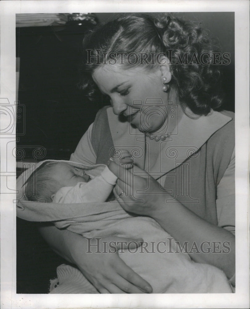 1951 Press Photo Mrs Robert Roussean Bigamy Care Denis