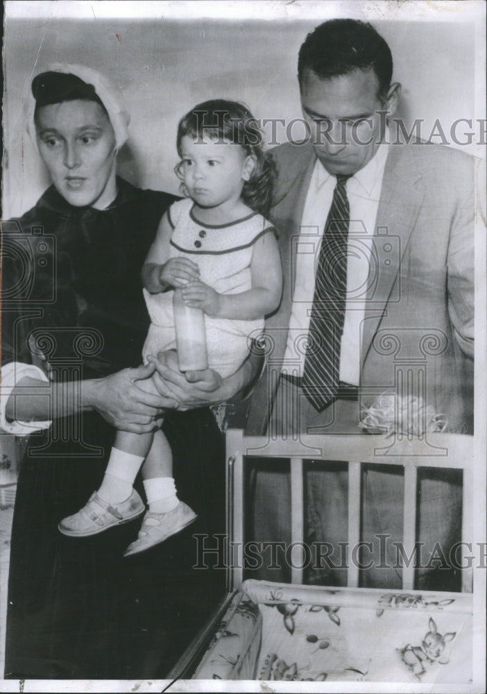 1956 Press Photo Mr Mrs Stephen Ruotilo Susan Crib