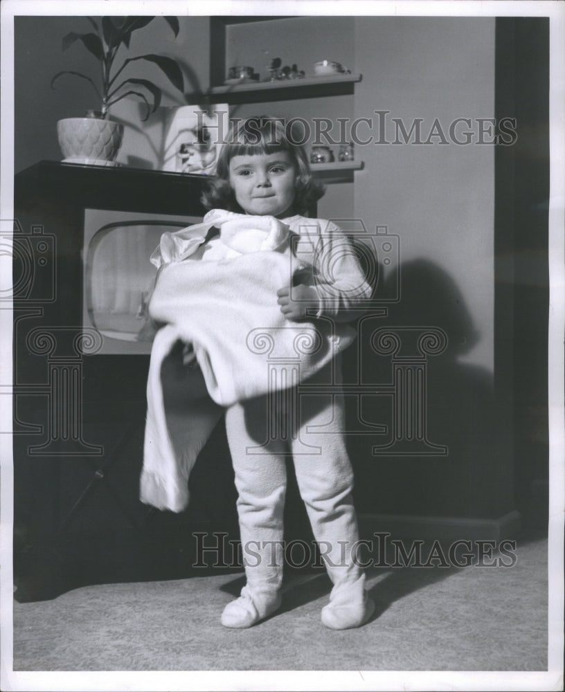 1955 Press Photo TV Children Marilyrm Jean Terrill Bag