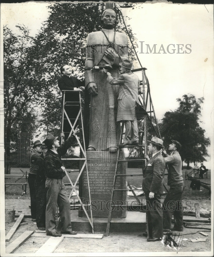 1940 Press Photo Monument Fr Gabriel Richard Michigan