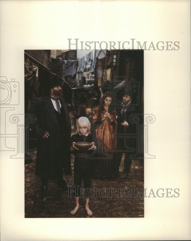 1982 Press Photo Oliver Twist C Seatt Fagin Richard TV