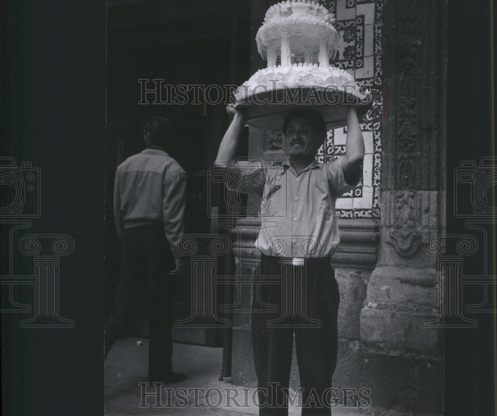 1957 Press Photo People Man Mexico City Road