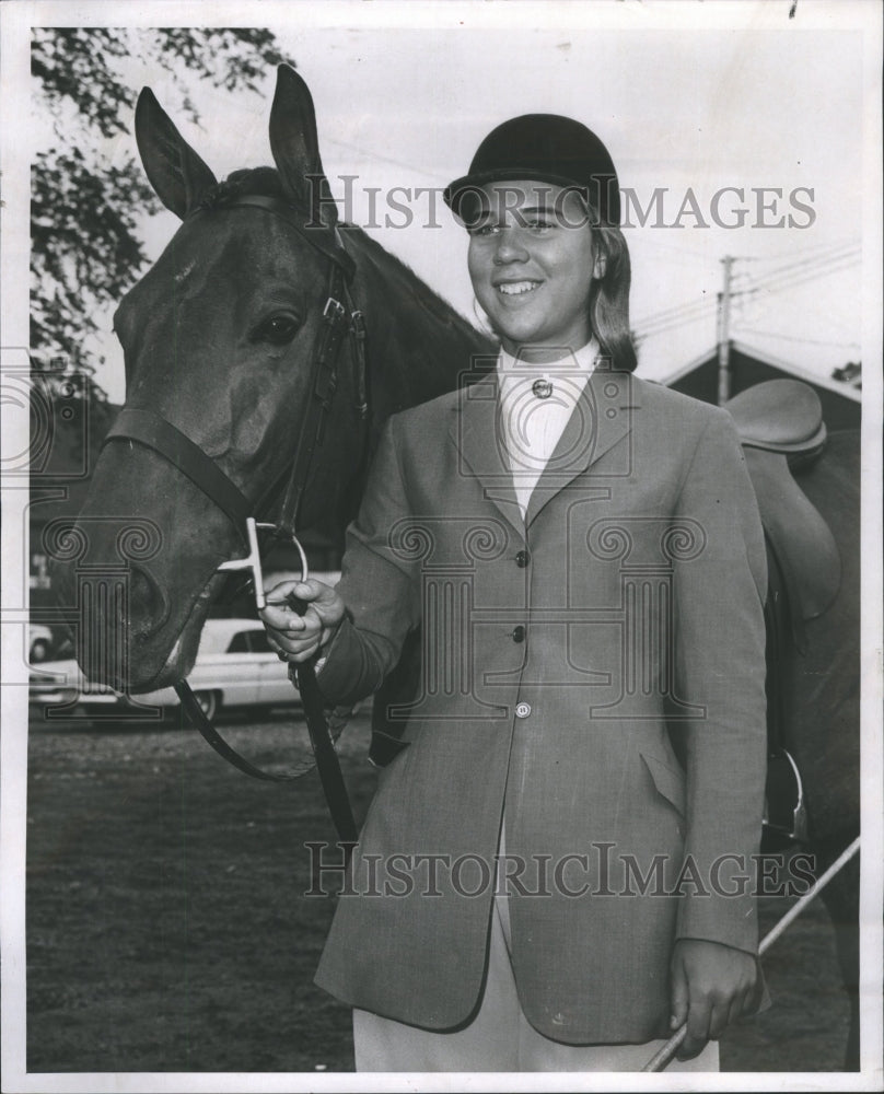 1966 Press Photo Women Horse