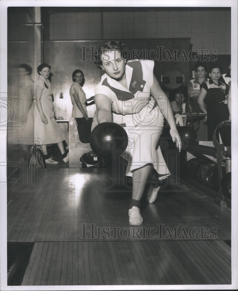 1955 Press Photo Dolores WrobLewski Bowler