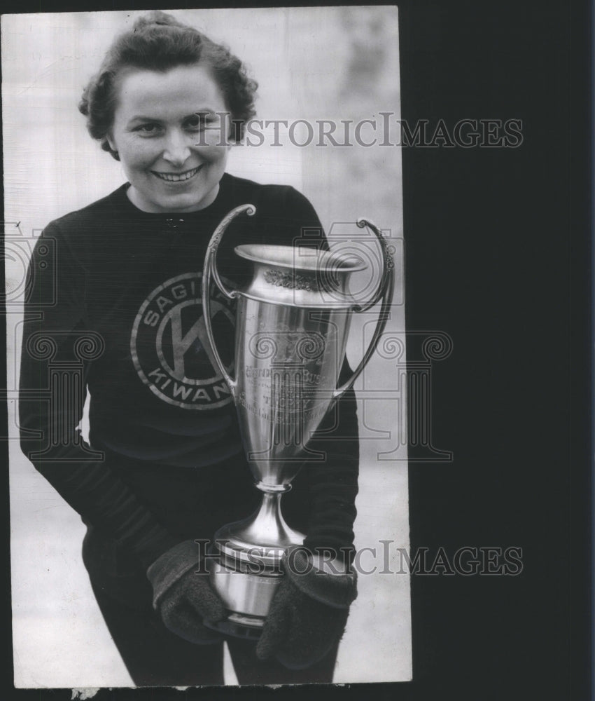 1943 Press Photo HELEN WRONA SKATER