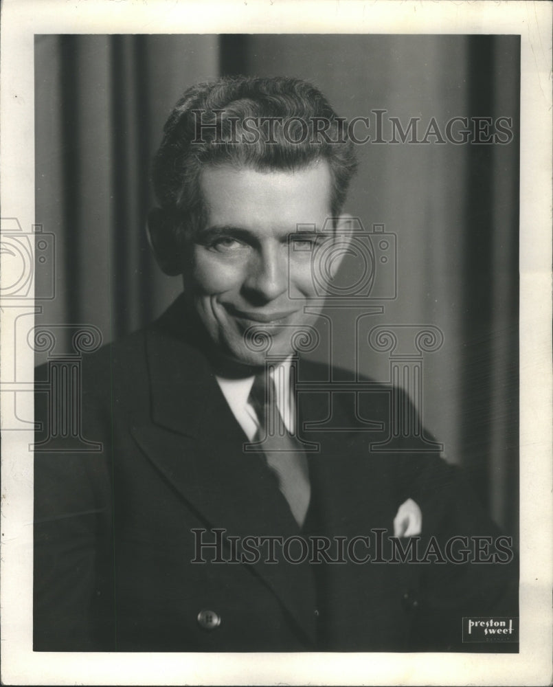 1947 Press Photo Wynn Wright Program Director