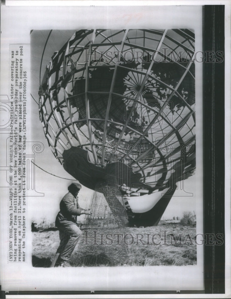 1965 Press Photo Wraps come off world&#39;s fair.