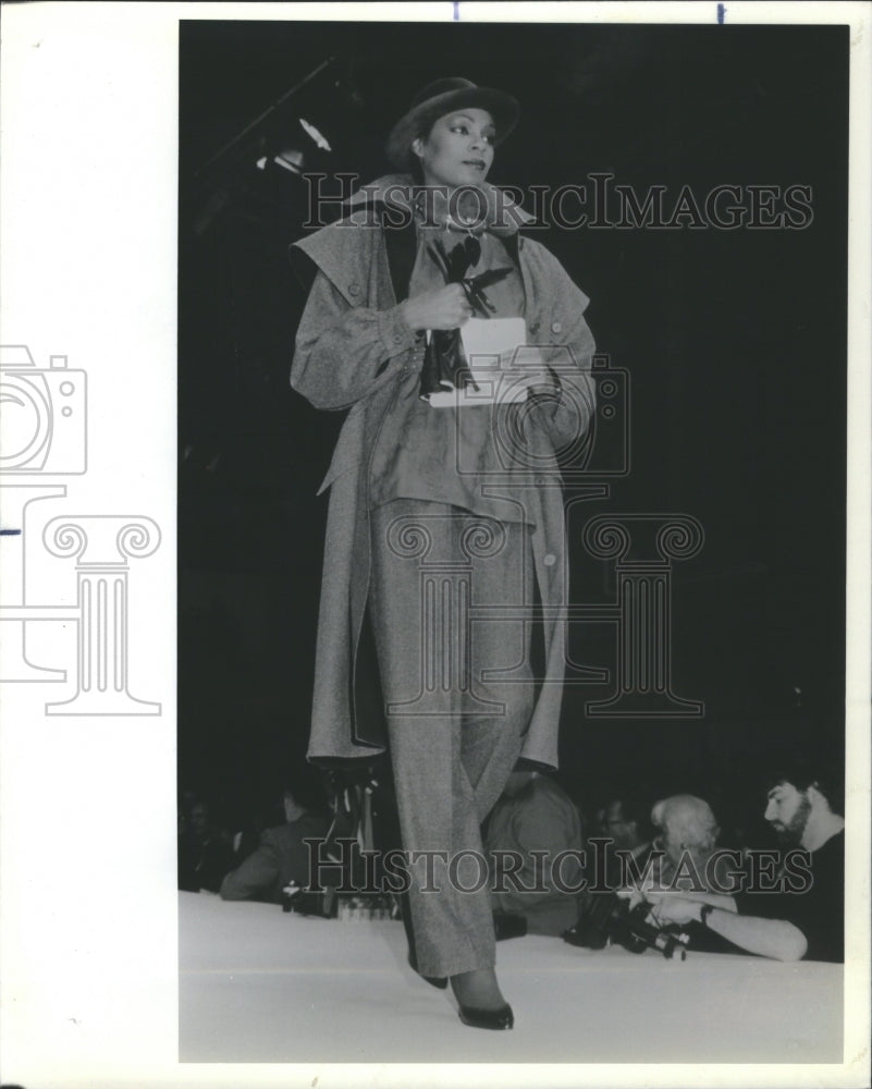 1983 Press Photo Givenchy Fashion Designer