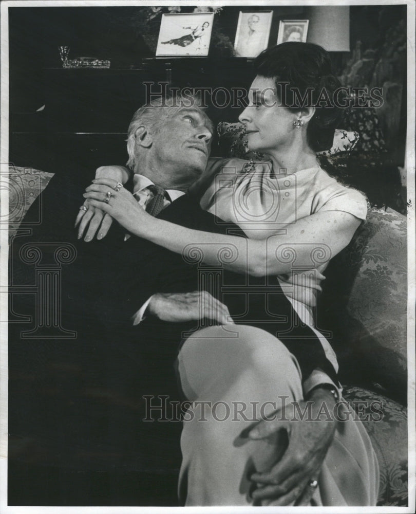 1975 Press Photo Actors Douglas Fairbank Angela Thorton