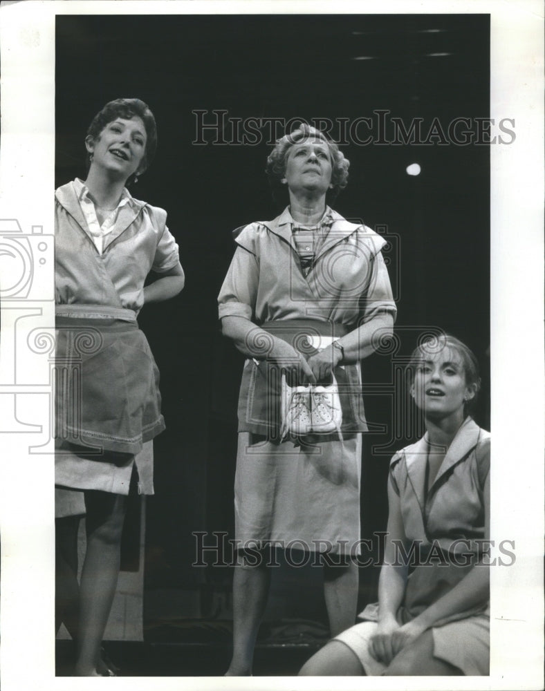 1982 Press Photo Ladies in Waiting