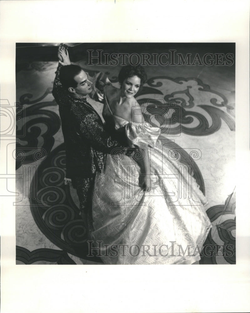 1986 Press Photo Mary Ernster, Ray Frewen &quot;The King and