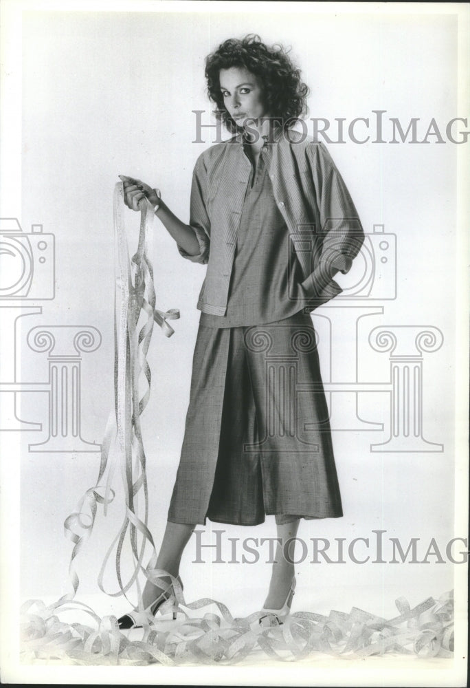 1982 Press Photo Albert Nipon Two Piece Dress