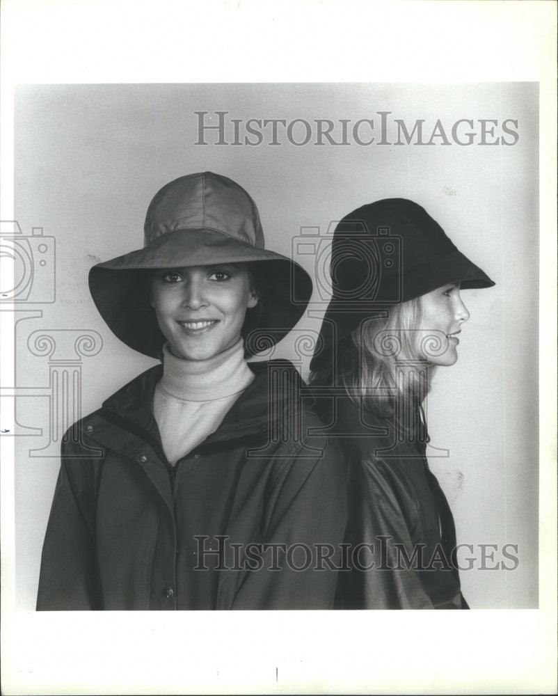 1982 Press Photo Eddie Bauer Fashion Designer