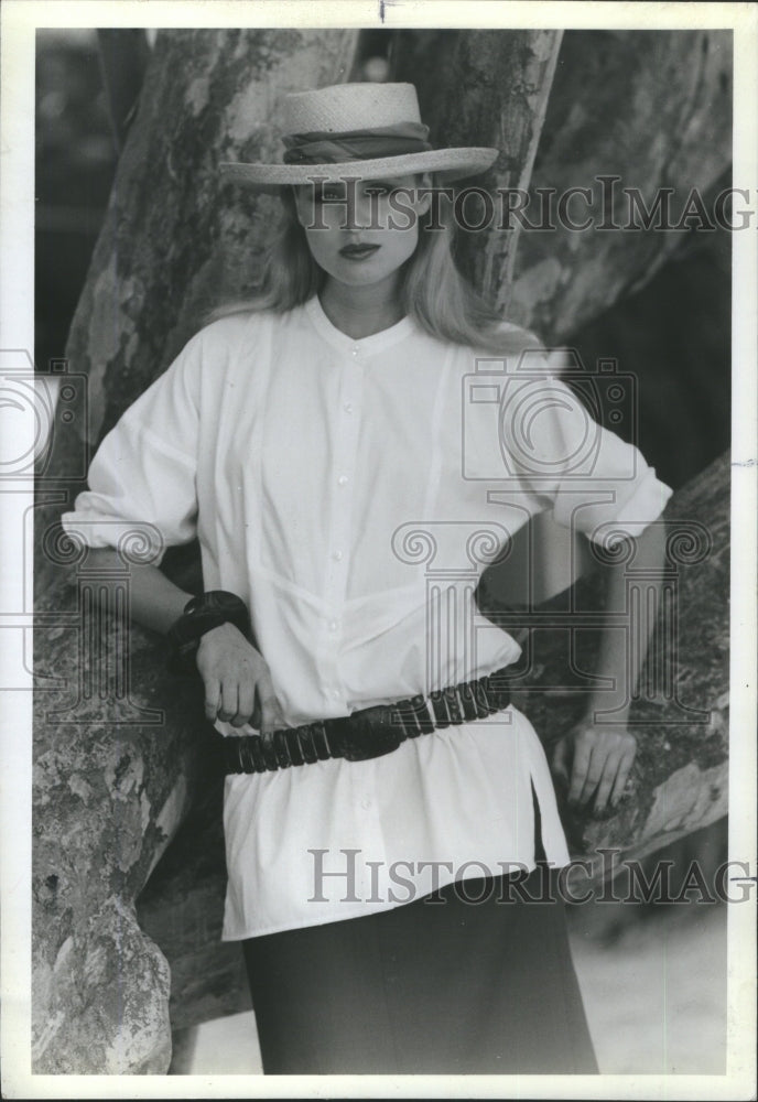 1982 Press Photo Chemiestte Ltd./ Cricketeer Outfit