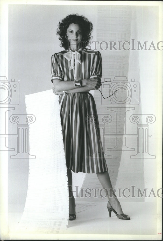 1982 Press Photo Albert Nipon Women&#39;s Fashion