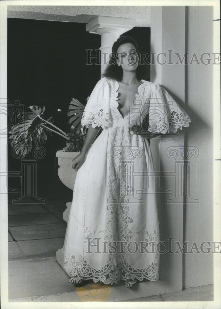 1982 Press Photo Delicate romantic gown Becky Bisoulis