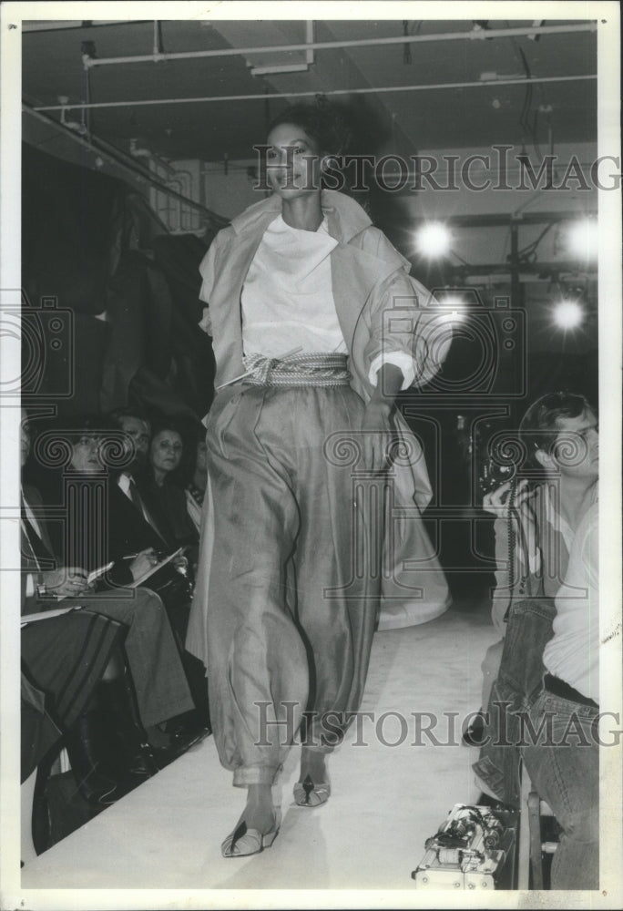 1981 Press Photo Poplin Raincoat And Shirt At Ron Leal