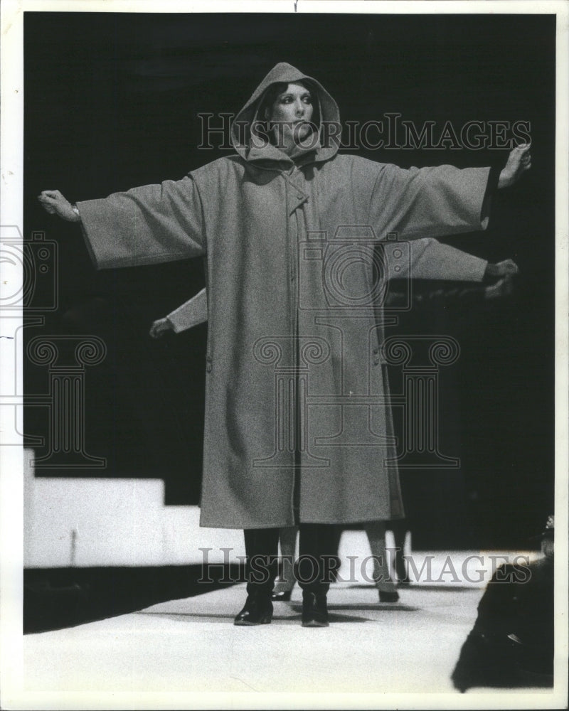 1982 Press Photo Sporty Outfit Fashion Designer Shamask