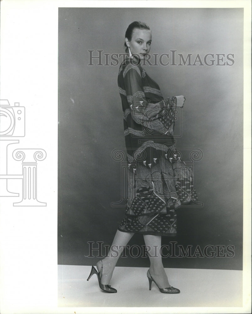 1982 Press Photo Dress Doctor Marial Smith Women