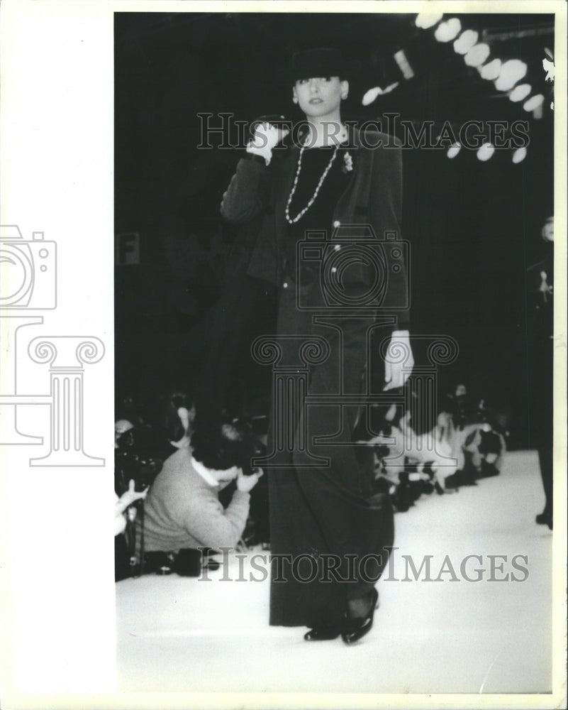 1984 Press Photo Fashions Woman Paris Indian &amp; Pakist