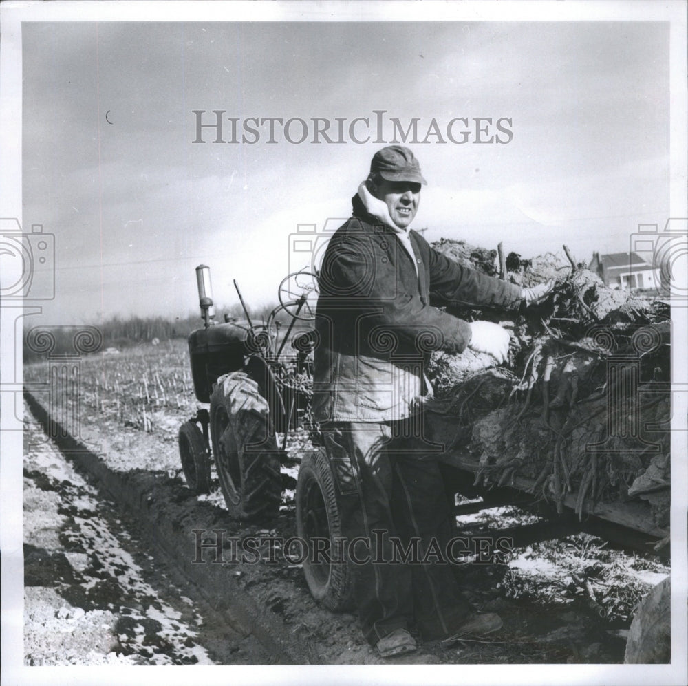 1965 Press Photo CLARENCE VANDENBROUCK RUBARB GAS