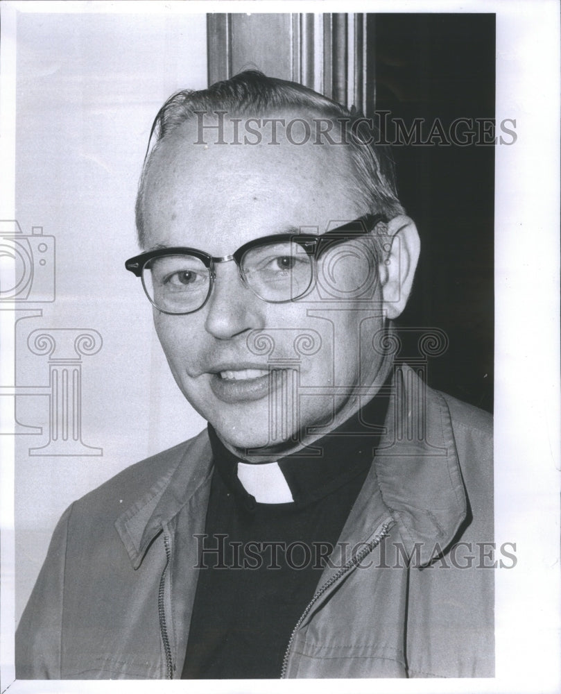 1969 Press Photo Father Thomas J. Van Antwerp