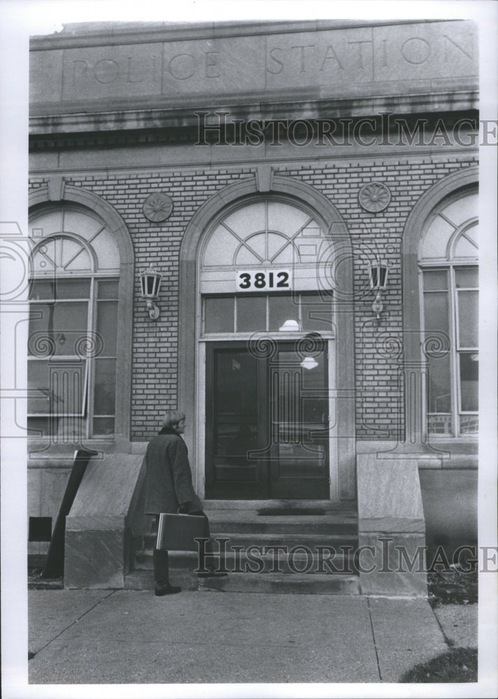 1972 Press Photo Picture 3812 Building Dan Vallen