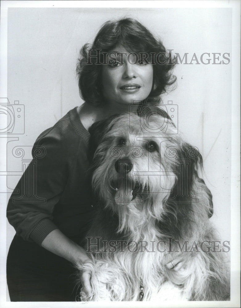 1982 Press Photo Inspiring drama Karen Valentine Dog