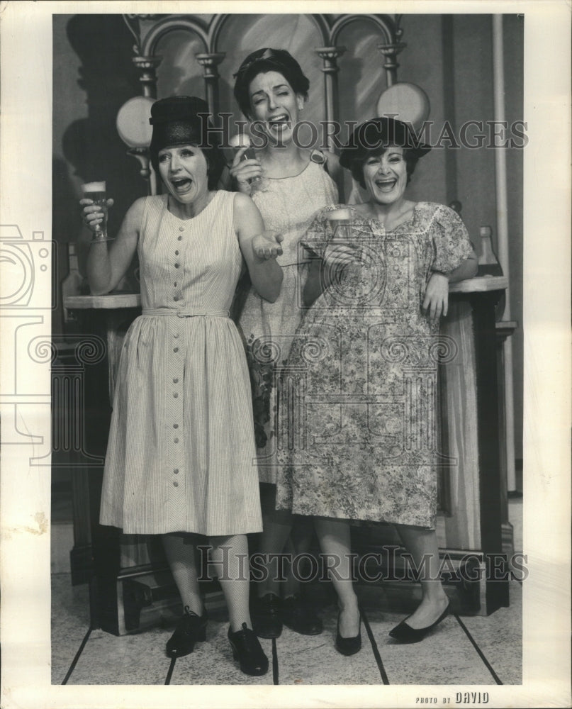 1962 Press Photo Actresses Dodo Denney and Jean Arnold