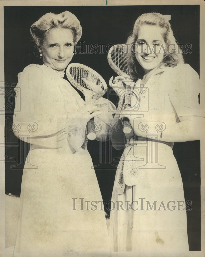 1974 Press Photo Nancy Leonard Kricia Fairchild Tom