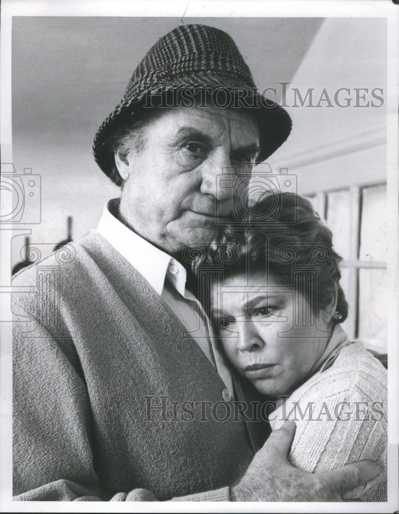 1980 Press Photo Anne Jackson Private Battle Hug Scene