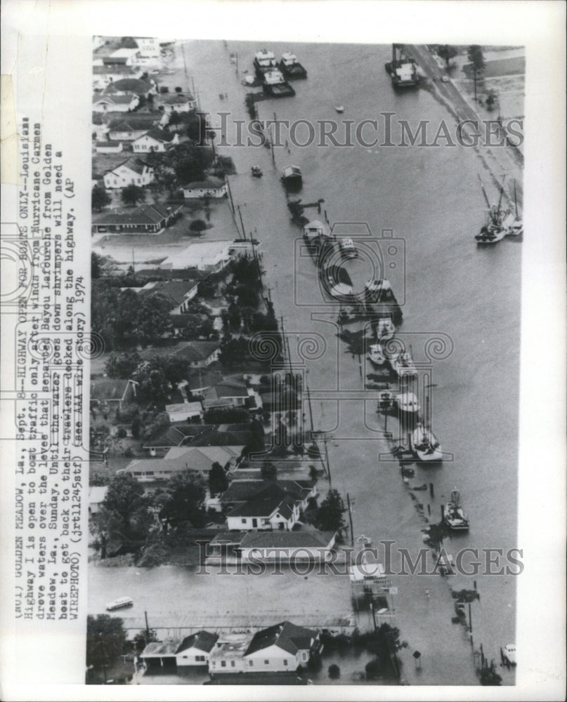 1974 Press Photo Hurricane Carmen Boats High Way Winds