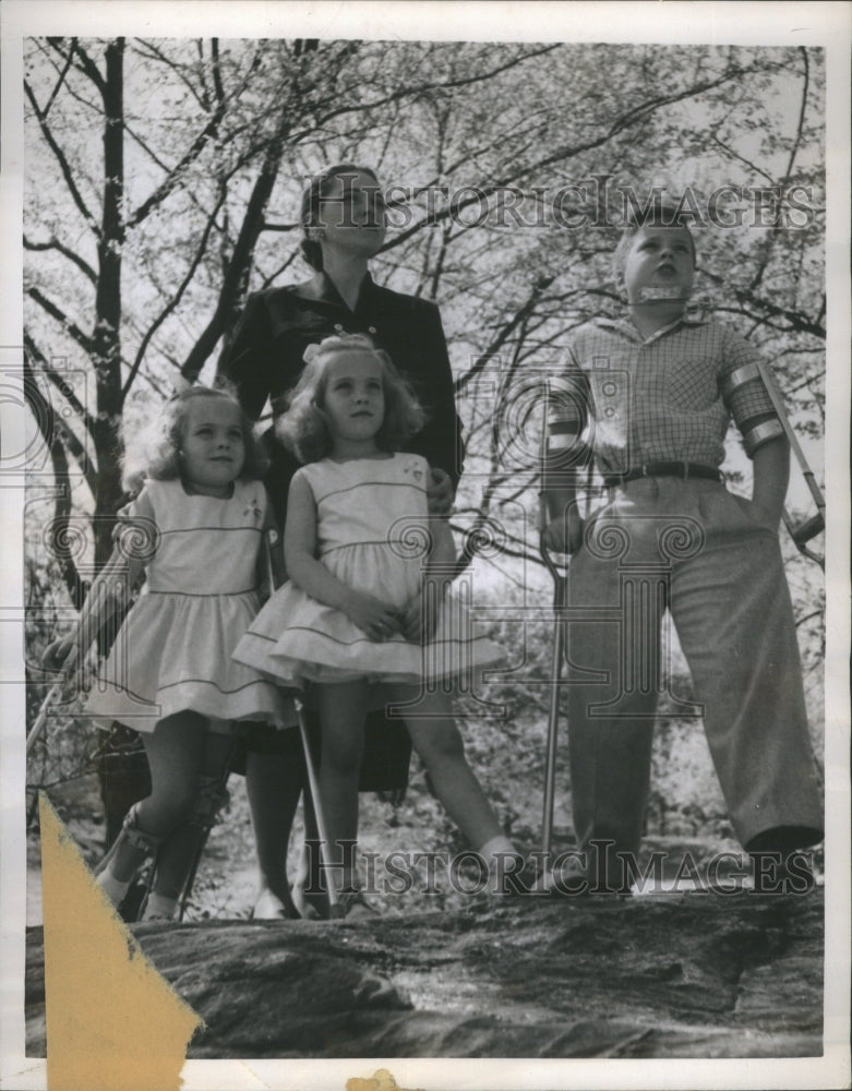 1957 Press Photo Infantile Paralysis