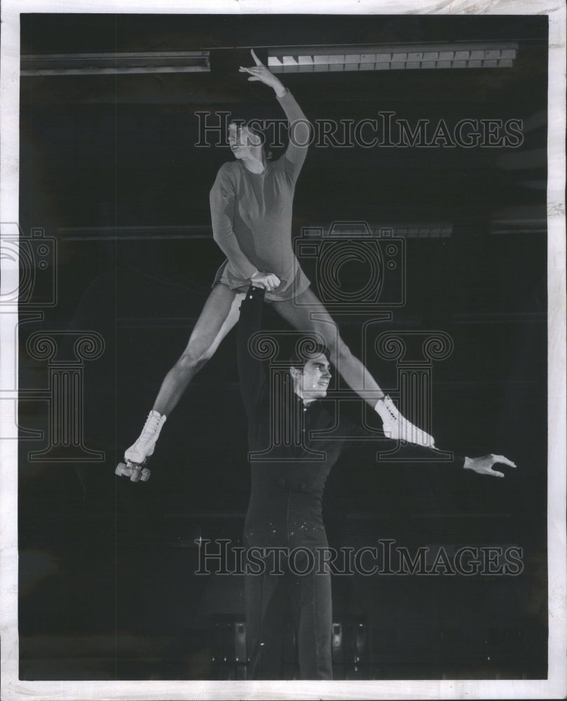 1971 Press Photo Gailt Ron Roboirtsk Dancer People