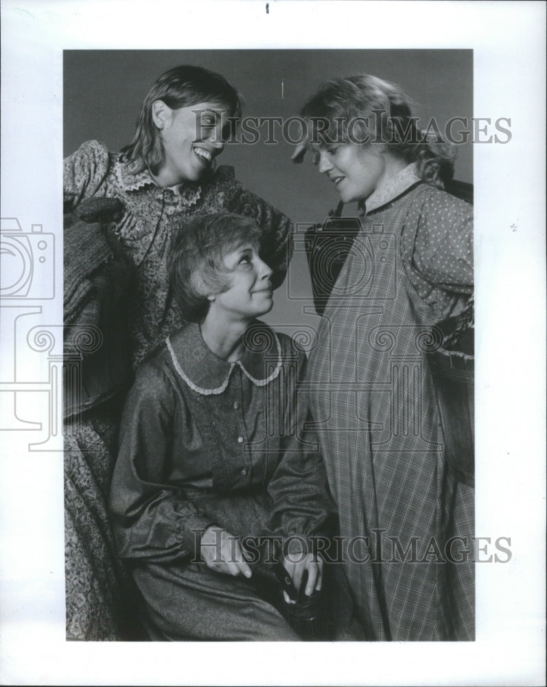 1986 Press Photo Plays Production of Quilters Jeanine M