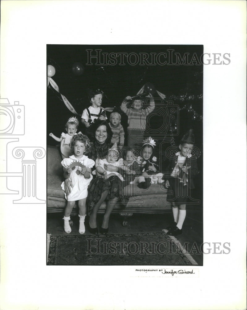 1985 Press Photo &quot;Season Groetincs &quot; Plays